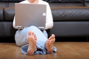 Laptop_bareFoot_1sm