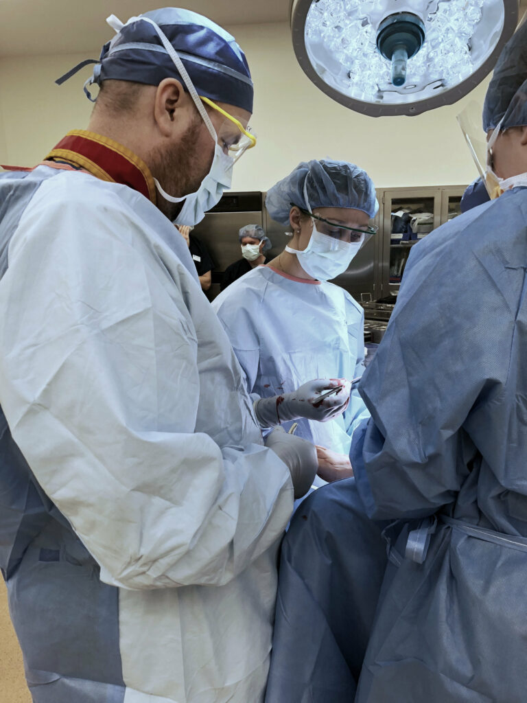 Dr_Hirt_Dr_Holdren_in_Surgery